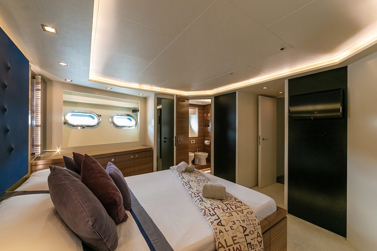 Аренда мега яхты 	Italcraft 105 Alemia В Италии